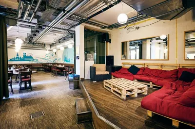 Ein Sitzbereich in der Unterkunft THE 4YOU Hostel & Hotel Munich