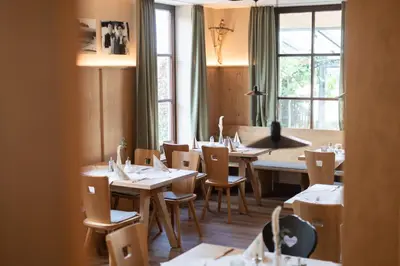 Ein Sitzbereich in der Unterkunft Hotel Häußler