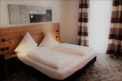 Ein Bett oder Betten in einem Zimmer der Unterkunft Hotel Häußler