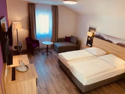 Ein Bett oder Betten in einem Zimmer der Unterkunft Pension Lindenhof