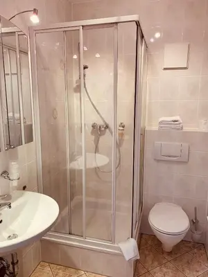 Ein Badezimmer in der Unterkunft Pension Lindenhof