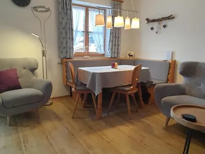 Ein Sitzbereich in der Unterkunft Gästehaus Bergblick