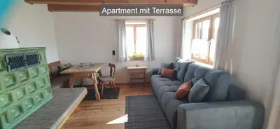 Ein Sitzbereich in der Unterkunft Opas Bergchalet