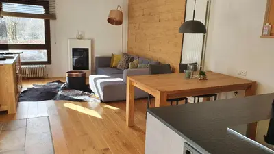 Ein Sitzbereich in der Unterkunft Bungalow mit Terrasse im alpinen Stil