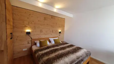 Ein Bett oder Betten in einem Zimmer der Unterkunft Bungalow mit Terrasse im alpinen Stil