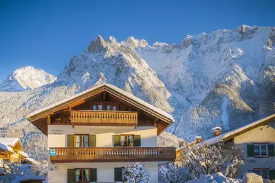 Ein allgemeiner Bergblick oder ein Berglick von der Ferienwohnung aus