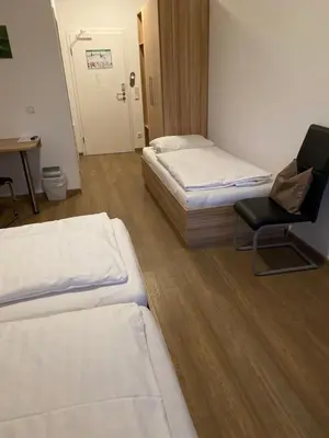 Ein Bett oder Betten in einem Zimmer der Unterkunft Hotel Fränkischer Hof
