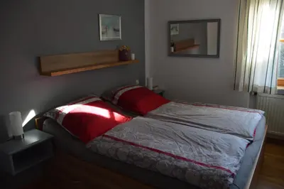 Ein Bett oder Betten in einem Zimmer der Unterkunft Ferienwohnung Chiemseestrand Nr. 16
