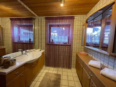 Ein Badezimmer in der Unterkunft Apartment Achentaler FeWo inkl- Spabereich by Interhome