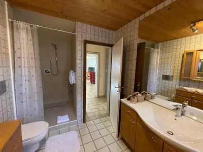 Ein Badezimmer in der Unterkunft Apartment Achentaler FeWo inkl- Spabereich by Interhome