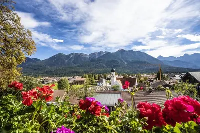 Ein allgemeiner Bergblick oder ein Berglick von der Ferienwohnung aus