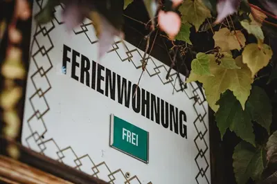 Ein Zertifikat, Auszeichnung, Logo oder anderes Dokument, das in der Unterkunft Ferienwohnungen Holler ausgestellt ist