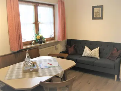 Ein Sitzbereich in der Unterkunft Haus Isartal