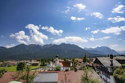 Ein allgemeiner Bergblick oder ein Berglick von der Ferienwohnung aus