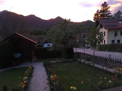 Ein allgemeiner Bergblick oder ein Berglick von der Ferienwohnung aus