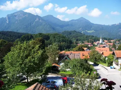 Ein allgemeiner Bergblick oder ein Berglick von der Ferienwohnung aus