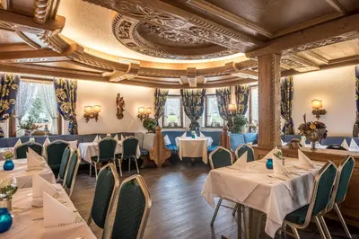 Ein Restaurant oder anderes Speiselokal in der Unterkunft Hotel am Schlosspark