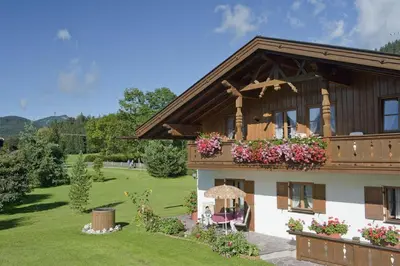 Ein allgemeiner Bergblick oder ein Berglick von der Ferienwohnung aus