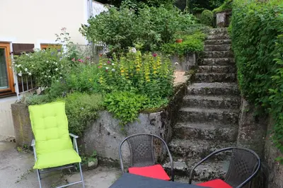 Ein Garten an der Unterkunft Ferienwohnung Heer