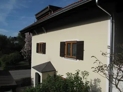 Das Gebäude in dem sich die Ferienwohnung befindet