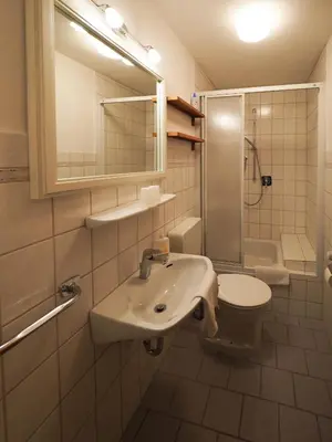 Ein Badezimmer in der Unterkunft Beim Lenz