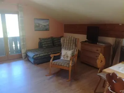 Ein Sitzbereich in der Unterkunft Ferienwohnung Adlerhorst