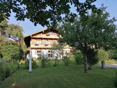 Ein Garten an der Unterkunft Ferienwohnung Adlerhorst