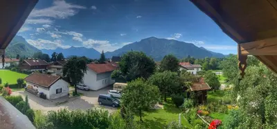 Ein allgemeiner Bergblick oder ein Berglick von der Ferienwohnung aus