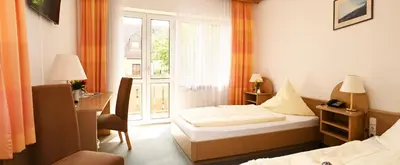 Ein Bett oder Betten in einem Zimmer der Unterkunft Hotel zum Alten Wirt