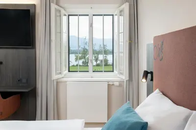 Ein Bett oder Betten in einem Zimmer der Unterkunft Hotel Aiterbach am Chiemsee