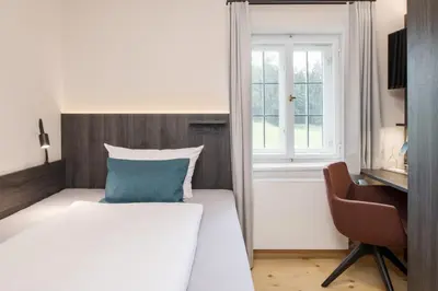 Ein Bett oder Betten in einem Zimmer der Unterkunft Hotel Aiterbach am Chiemsee