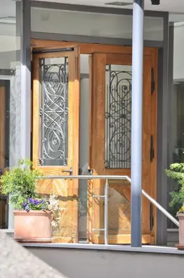 Eine Fassade oder ein Eingang zu Dom Hotel