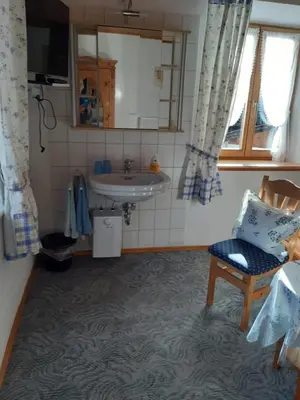 Ein Badezimmer in der Unterkunft Haus Edelweiß