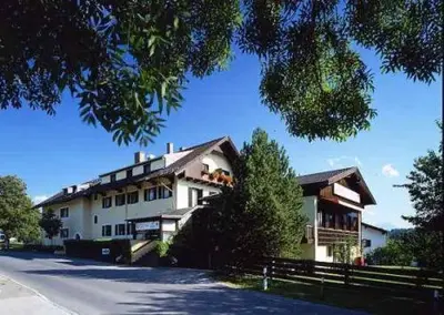 Das Gebäude in dem sich die Pension befindet