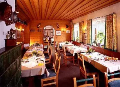 Ein Restaurant oder anderes Speiselokal in der Unterkunft Gasthof SONNE