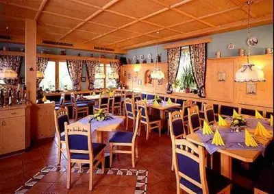 Ein Restaurant oder anderes Speiselokal in der Unterkunft Gasthof SONNE