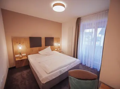 Ein Bett oder Betten in einem Zimmer der Unterkunft Hotel am Hachinger Bach by Blattl