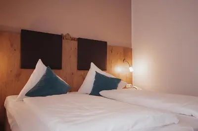 Ein Bett oder Betten in einem Zimmer der Unterkunft Hotel am Hachinger Bach by Blattl