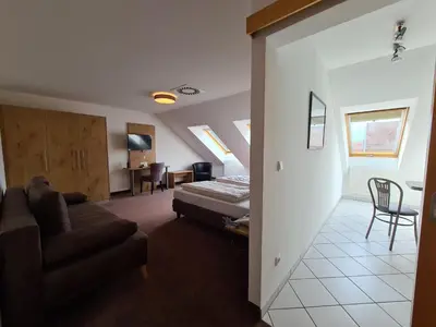Ein Sitzbereich in der Unterkunft Hotel am Hachinger Bach by Blattl