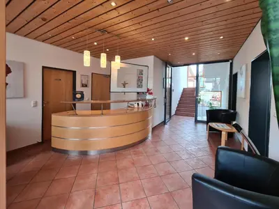TV/Unterhaltungsangebot in der Unterkunft Hotel am Hachinger Bach by Blattl