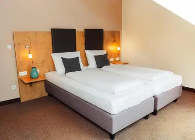 Ein Bett oder Betten in einem Zimmer der Unterkunft Hotel am Hachinger Bach by Blattl