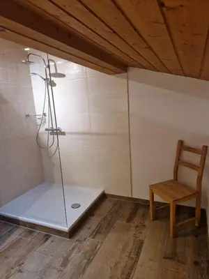 Ein Badezimmer in der Unterkunft Huberhof, Mettenham