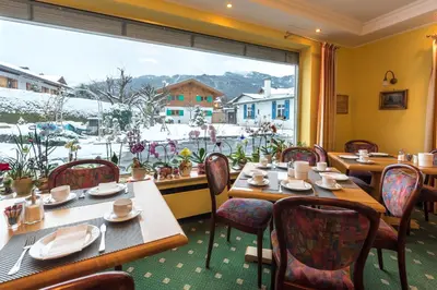 Ein allgemeiner Bergblick oder ein Berglick von des Hotels aus