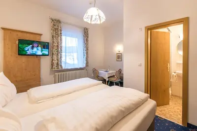 Ein Bett oder Betten in einem Zimmer der Unterkunft Hotel garni Almenrausch und Edelweiss