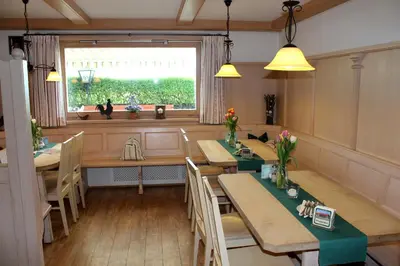 Ein Sitzbereich in der Unterkunft Hotel-Gasthof Kramerwirt