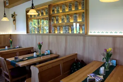 Ein Restaurant oder anderes Speiselokal in der Unterkunft Hotel-Gasthof Kramerwirt