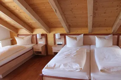 Ein Bett oder Betten in einem Zimmer der Unterkunft Hotel-Gasthof Kramerwirt