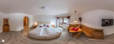 Ein Bett oder Betten in einem Zimmer der Unterkunft Landhotel Lärchenhügel
