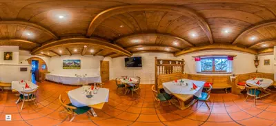Ein Restaurant oder anderes Speiselokal in der Unterkunft Landhotel Lärchenhügel