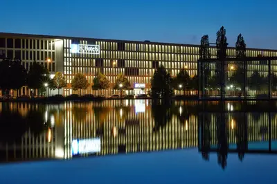 Blick auf einen Fluss in der Nähe des Hotels